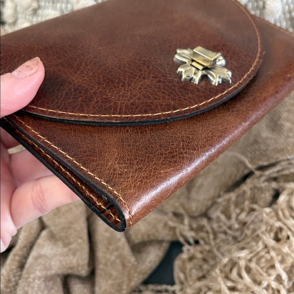 Patricia Nash leather turn lock large wallet - Picture 6 of 7